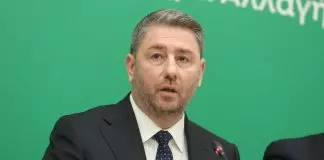 ΠΑΣΟΚ: Με άνοιγμα στην κοινωνία και «σκληρό ροκ» στην κυβέρνηση