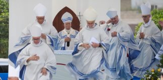 Tο Βατικανό αντιμέτωπο με τη μεγαλύτερη κρίση των τελευταίων δεκαετιών – Τέσσερις χειροτονίες χωρίς την έγκριση του Πάπα