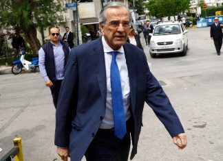 Σαμαράς βλέπει ΔΕΘ από το Ιόνιο Ψάχνει γραφεία για το νέο κόμμα ο Α. Σαμαράς
