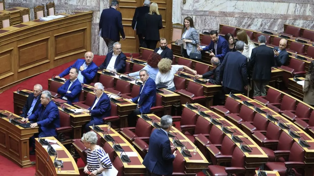 σοκ οργή ρόδο χάραξαν μαχαίρι - Σοκ και οργή στην Ρόδο: Χάραξαν με μαχαίρι τις αγιογραφίες του Ιερού Ναού Αγίου…