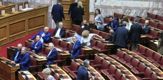 Θέλουν οι υπό αναχώρηση βουλευτές να εκλέξουν τη Δούρου πριν φύγουν από τον ΣΥΡΙΖΑ και ποιος είναι ο ρόλος Τσίπρα;