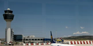 Αδιανόητη συμπεριφορά της Ryanair στη Μαδρίτη: Πέταξαν ζευγάρι από το αεροπλάνο, απίστευτη περιπέτεια