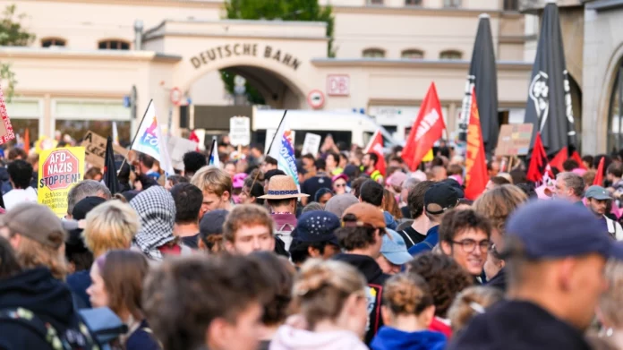 Γερμανία: Μπλόκο χιλιάδων διαδηλωτών στο συνέδριο του ακροδεξιού AfD στην Ερφούρτη