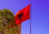 Άγρια επεισόδια στα Τίρανα με τραυματίες: Πέτρες, δακρυγόνα και συλλήψεις έξω από τη Βουλή – Δείτε βίντεο