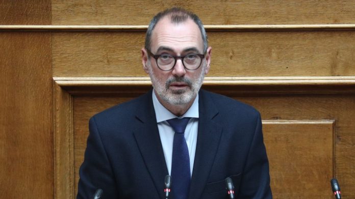 Ερώτηση του Κατσανιώτη της ΝΔ με αιχμές κατά Χρυσοχοϊδη: «Εκεί που ο υπουργός θέλει να κάνει δράσεις, εδώ απλώς εξαγγέλλει…»