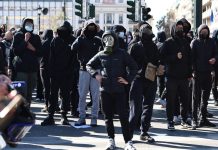 Ένας στους τρεις δικαιολογεί προπηλακισμούς πολιτικών, τραπεζιτών και δημοσιογράφων