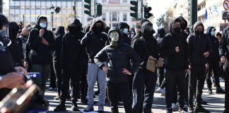 Ένας στους τρεις δικαιολογεί προπηλακισμούς πολιτικών, τραπεζιτών και δημοσιογράφων