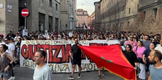 Συγκρούσεις διαδηλωτών με αστυνομικούς στην Μπολόνια, μετά τον θάνατο αλλοδαπού που είχε ακινητοποιηθεί από την αστυνομία