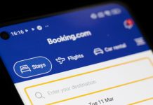 Ξενοδόχοι εναντίον Booking: Η παγίδα των αυθαίρετων εκπτώσεων, τα χαμένα εκατομμύρια και η δικαστική «αντεπίθεση»
