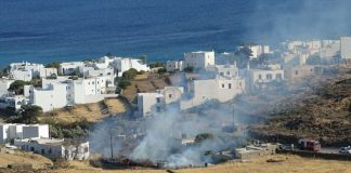 Φωτιά στην Τήνο
