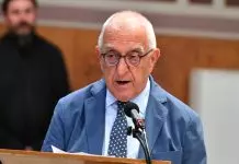 «Ούτε λαγός, ούτε κουνέλι» ο Κακλαμάνης