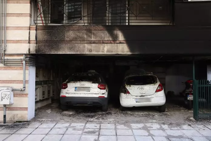 Θεσσαλονίκη: Συγκλονίζει ένοικος της πολυκατοικίας όπου έγινε ο δολοφονικός εμπρησμός – “Το κλιμακοστάσιο έγινε καμινάδα, δεν μπορούσες να αναπνεύσεις”