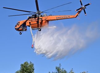 Φωτιά στο Κορωπί: Σηκώθηκαν δύο εναέρια για την κατάσβεση