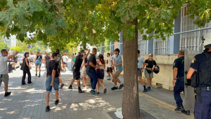 Συνελήφθησαν 25χρονη και 32χρονος μετά τα επεισόδια στο Δικαστικό Μέγαρο Θεσσαλονίκης