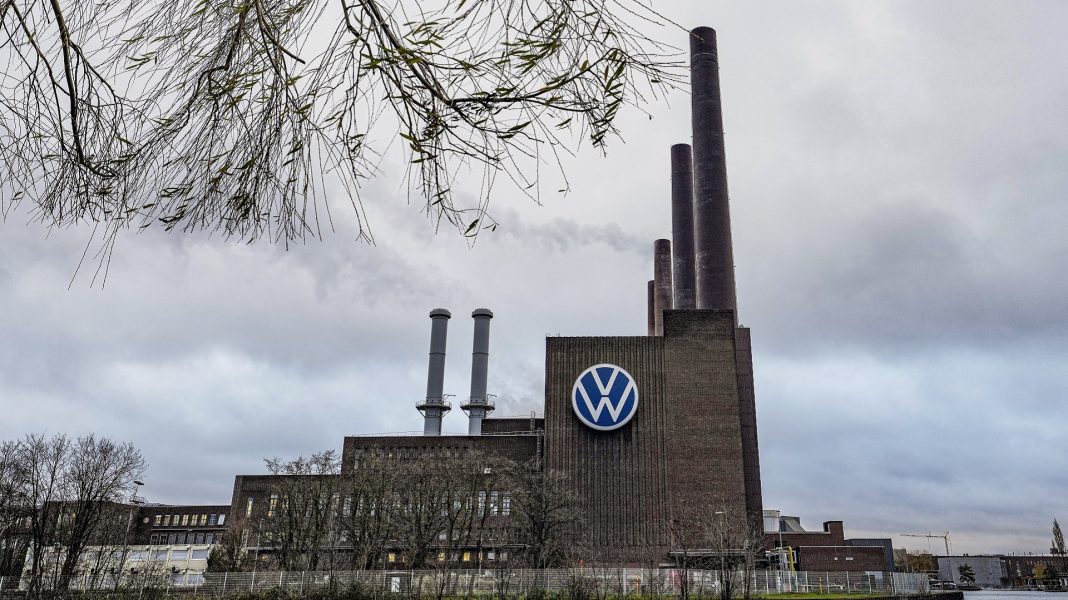 ergostasio-volkswagen Γερμανία: Ο βιομηχανικός τομέας λέει ότι χάνονται 15.000 θέσεις εργασίας κάθε μήνα
