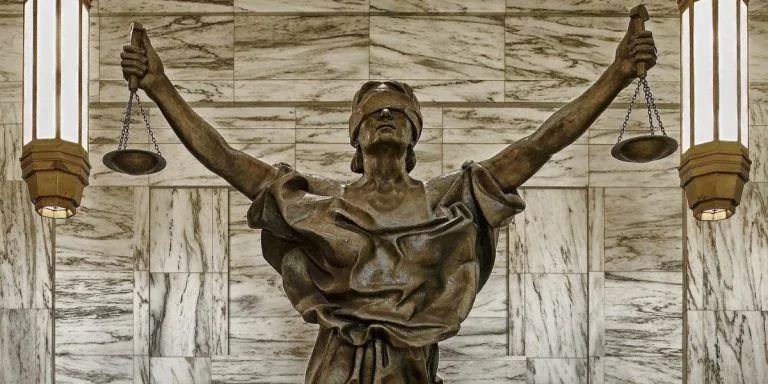 figure-of-justice-237109_1920-e1718744677547-768x384.jpg
