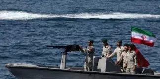 Ιράν: Οι Φρουροί της Επανάστασης άνοιξαν πυρ εναντίον εμπορικού πλοίου στα Στενά του Ορμούζ