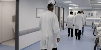 Οι άγονες προκηρύξεις θέσεων στο ΕΣΥ: Ένας γιατρός περιγράφει τους πέντε λόγους που δεν καλύπτονται