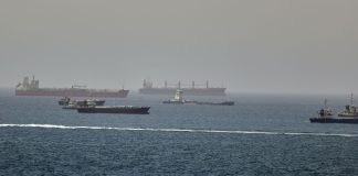Μέση Ανατολή: Χτυπήθηκε κι άλλο τάνκερ στο Ορμούζ – Σε πλήρη ακινησία η ναυσιπλοΐα στο στενό