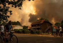 Εφιάλτης φωτιάς στη Γαλλία: Εκκενώνεται με σκάφη το θέρετρο Καπ Φερέτ, δείτε βίντεο και φωτογραφίες