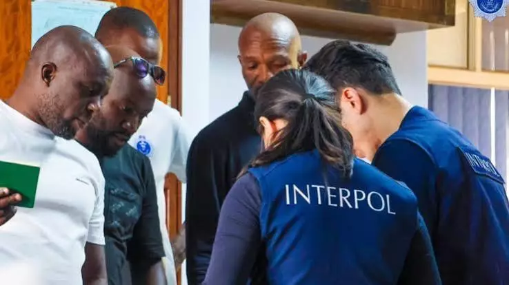 Η Interpol «ξήλωσε» διεθνή δίκτυα απάτης, από sextortion μέχρι fake επενδύσεις: 5.800 συλλήψεις και κατασχέσεις 300…