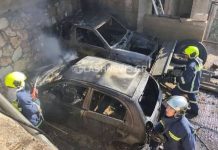 Αναστάτωση στα Χανιά: Δύο σταθμευμένα ΙΧ τυλίχθηκαν στις φλόγες, δείτε εικόνες