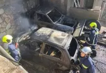 Αναστάτωση στα Χανιά: Δύο σταθμευμένα ΙΧ τυλίχθηκαν στις φλόγες, δείτε εικόνες