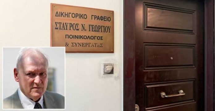 Η περιγραφή του θυρωρού που βρήκε νεκρό τον Σταύρο Γεωργίου: Οι κόρες του έβαλαν τα κλάματα μόλις τον είδαν πεσμένο δίπλα στο κρεβάτι