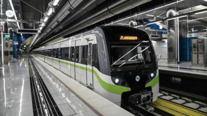 Οι πρώτοι συρμοί του μετρό της Αθήνας αναβαθμίζονται και αποκτούν κλιματισμό