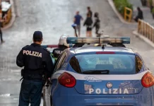 Οργή στην Ιταλία: 43χρονος ξεψύχησε ενώ ήταν ακινητοποιημένος από αστυνομικούς Διαβάζεται σε 1′ Αστυνομία στην Ιταλία (φωτογραφία αρχείου) ISTOCK Ένας 43χρονος από το Μαρόκο υπέστη ανακοπή και ξεψύχησε στη Μπολόνια, ενώ βρισκόταν ακινητοποιημένος στο έδαφος από άνδρες της αστυνομίας