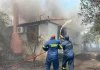 Κάηκαν σπίτια στο Φίχτι Αργολίδος, απειλούνται κατοικίες στον Άγιο Βασίλειο – Εκατοντάδες οι απεγκλωβισμοί με βάρκες, μπαράζ από 112 για εκκενώσεις