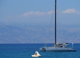 Λευκάδα: Έφοδος του Λιμενικού σε ιστιοφόρο – Οκτώ συλλήψεις για ναρκωτικά