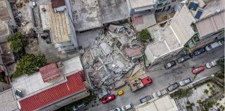 Πέντε συλλήψεις για την κατάρρευση της πολυκατοικίας στα Πετράλωνα: Στο μικροσκόπιο οι εκσκαφές για το πολυτελές συγκρότημα που ανεγειρόταν δίπλα