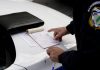 Τέλος εποχής για τα μπλοκάκια της Τροχαίας – Πώς θα κόβουν πλέον κλήσεις οι τροχονόμοι