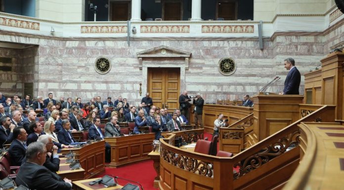 Τρεις φόβοι Μητσοτάκη πάνω από τη «γαλάζια» ΚΟ: Το… συνταγματικό στραπάτσο – Η γκρίνια για ΟΠΕΚΕΠΕ – Η καταπόντιση στη χαλαρή ψήφο