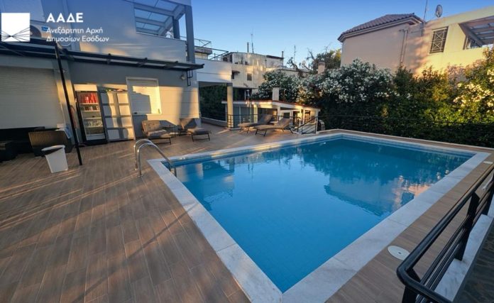 Mεγάλο κύκλωμα φοροδιαφυγής άνω των €17 εκατ. εντόπισε η ΑΑΔΕ – Διαχειρίστρια δηλώνει άστεγη, αλλά διαμένει σε βίλα με πισίνα