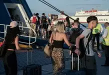Στα ύψη τα ακτοπλοϊκά εισιτήρια – Πόσο κοστίζει σε μια μέση οικογένεια η απόδραση στις Κυκλάδες