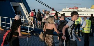 Στα ύψη τα ακτοπλοϊκά εισιτήρια – Πόσο κοστίζει σε μια μέση οικογένεια η απόδραση στις Κυκλάδες