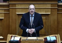Μακάριος Λαζαρίδης: Ζητά εξηγήσεις από τον Νικόλα Φαραντούρη για απόσπαση της συζύγου του στη ΜΕΑ στις Βρυξέλλες