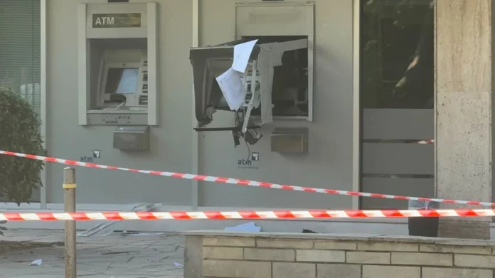 Δύο οι εκρηκτικοί μηχανισμοί που έβαλαν σε ΑΤΜ τράπεζας στην Καλαμαριά, για να “υποδεχτούν” τον Χρυσοχοίδη