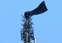 Στην κορυφή του Empire State Building με πανό για την παγκόσμια ειρήνη δύο ακτιβιστές, δείτε βίντεο και φωτογραφίες