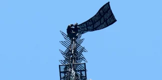 Στην κορυφή του Empire State Building με πανό για την παγκόσμια ειρήνη δύο ακτιβιστές, δείτε βίντεο και φωτογραφίες