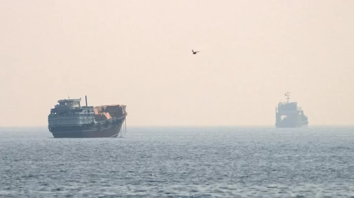 Ιράν: Πήραμε τον έλεγχο του Ορμούζ με την ισχύ μας – Χτύπησαν στο μηχανοστάσιο το κυπριακό πλοίο, επιτέθηκαν σε κράτη του Κόλπου μετά τους 140 βομβαρδισμούς των ΗΠΑ