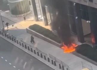 Έκρηξη έξω από ομοσπονδιακό κτίριο της ICE στο Μανχάταν, δύο ελαφρά τραυματίες, συνελήφθη ένας άνδρας