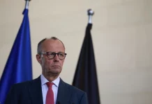Τηλεφωνική επικοινωνία του Μερτς με τον νέο πρωθυπουργό της Βρετανίας