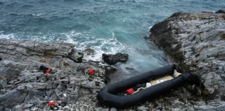 Διάσωση 21 παράνομων μεταναστών μετά από αποβίβαση τους σε βραχώδη ακτή στη Σάμο