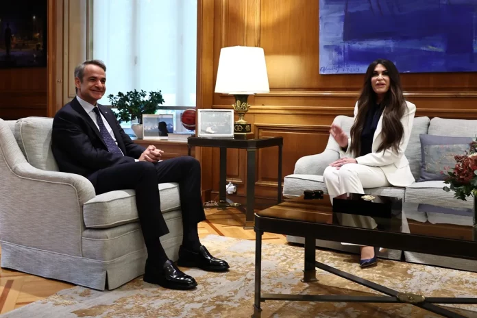 Δείπνο Μητσοτάκη προς τιμήν της Κίμπερλι Γκιλφόιλ στο Μαξίμου για τα 250 χρόνια από την Αμερικανική Ανεξαρτησία
