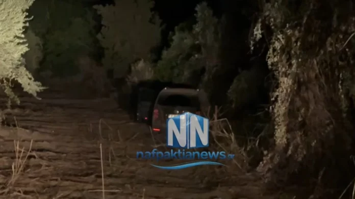 Καταδίωξη στο Αντίρριο: Οδηγός εμβόλισε περιπολικό, εγκατέλειψε το αυτοκίνητο και εξαφανίστηκε, δείτε βίντεο