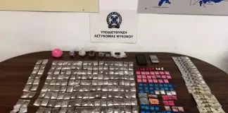 Χειροπέδες σε 30χρονο που είχε στήσει “σούπερ μάρκετ” ναρκωτικών στη Μύκονο – Κατασχέθηκαν κοκαΐνη, κάνναβη, κεταμίνη και μανιτάρια Χειροπέδες σε 30χρονο που είχε στήσει “σούπερ μάρκετ” ναρκωτικών στη Μύκονο – Κατασχέθηκαν κοκαΐνη, κάνναβη, κεταμίνη…