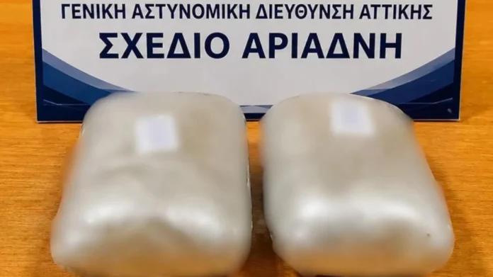Συνελήφθη 40χρονη με περισσότερο από ένα κιλό ηρωίνης στα Άνω Λιόσια